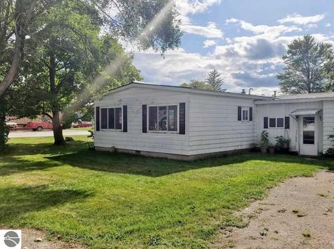 8575 E Monroe Rd, Wheeler, MI 48662 photo 2