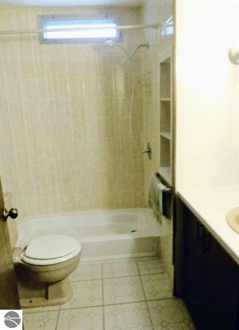 8575 E Monroe Rd, Wheeler, MI 48662 photo 10
