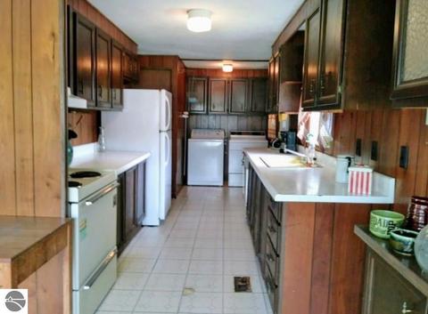 8575 E Monroe Rd, Wheeler, MI 48662 photo 6
