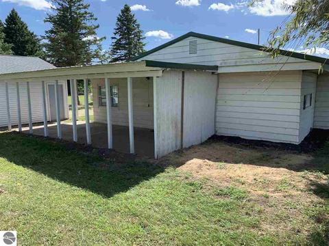 11494 W Washington, Sumner, MI 48889 photo 9