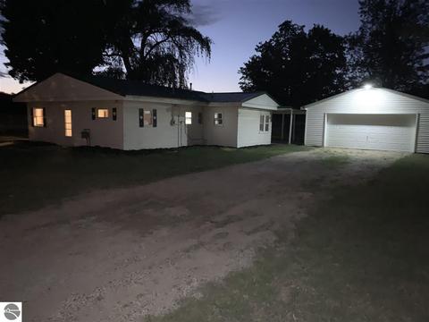 11494 W Washington, Sumner, MI 48889 photo 2
