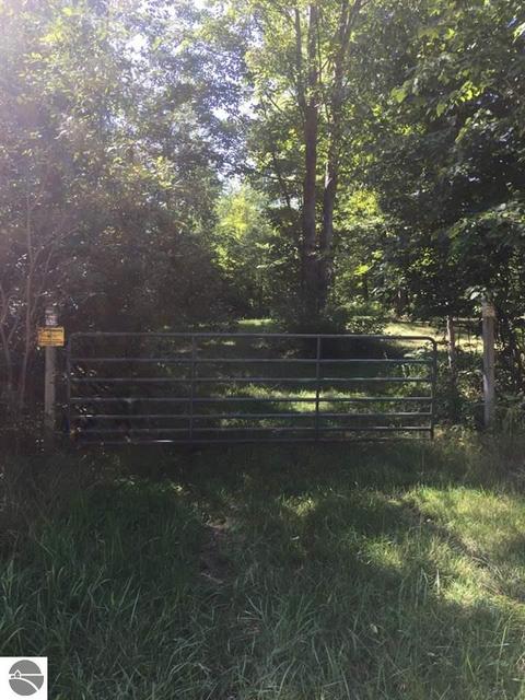 2141 Smith Rd, Gladwin, MI 48624 photo 2