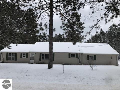 202 Chestnut Rd, Roscommon, MI 48653 photo 1