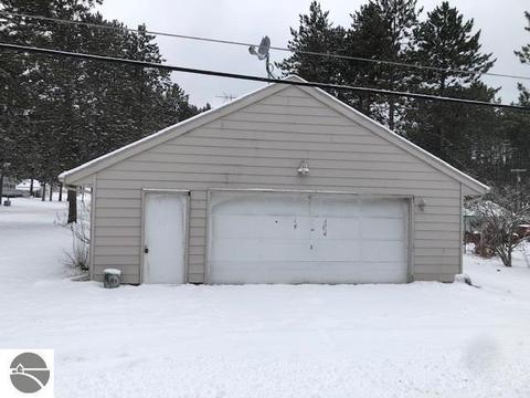 202 Chestnut Rd, Roscommon, MI 48653 photo 6