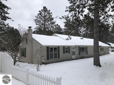 202 Chestnut Rd, Roscommon, MI 48653 photo 2