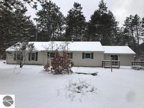 202 Chestnut Rd, Roscommon, MI 48653 photo 3