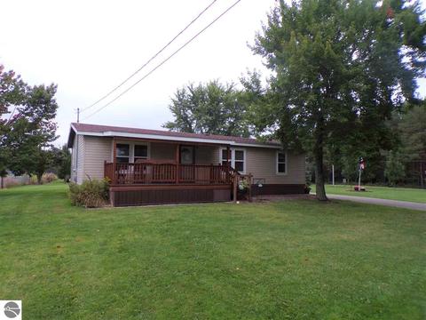 2855 E Lake Dr, Lupton, MI 48635 photo 1