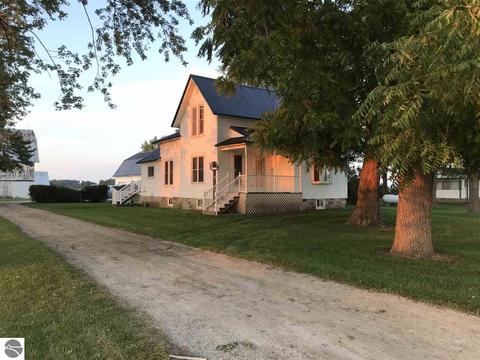 1591 E St Charles Rd, Ithaca, MI 48847 photo 2