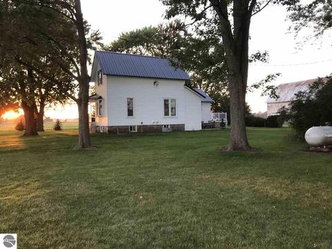 1591 E St Charles Rd, Ithaca, MI 48847 photo 5