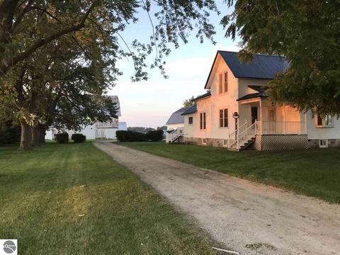 1591 E St Charles Rd, Ithaca, MI 48847 photo 3