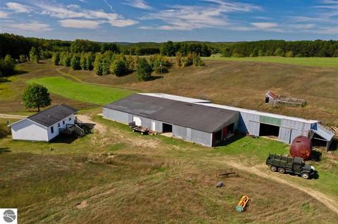 760 W 30 Rd, Boon, MI 49618 photo 4
