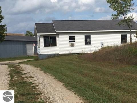 760 W 30 Rd, Boon, MI 49618 photo 5