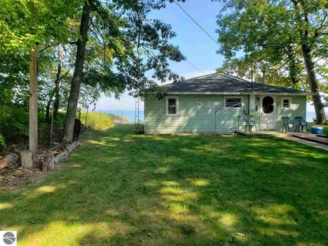 746 Point Ln, Au Gres, MI 48703 photo 1