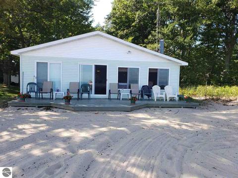 746 Point Ln, Au Gres, MI 48703 photo 2