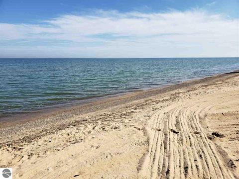 746 Point Ln, Au Gres, MI 48703 photo 3