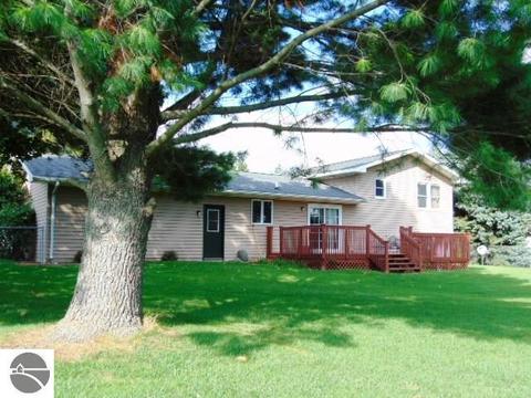 480 Norton Gibbs Dr, Ithaca, MI 48847 photo 5