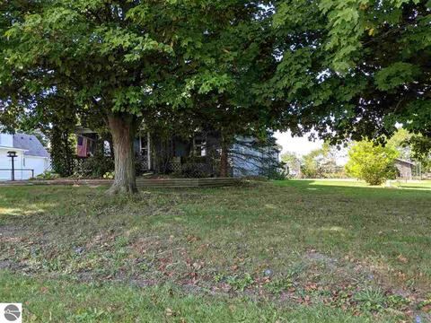 593 N Baldwin, Owosso, MI 48867 photo 3