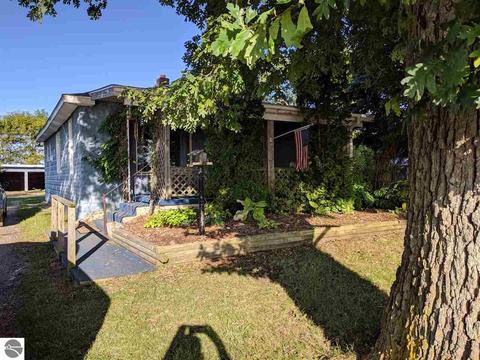 593 N Baldwin, Owosso, MI 48867 photo 11
