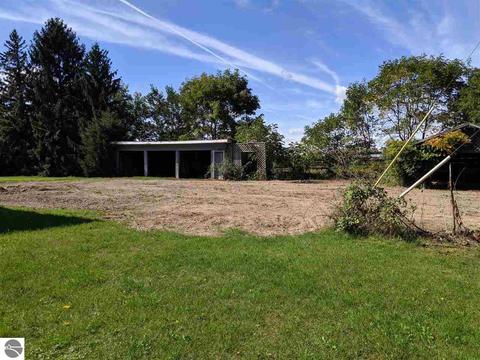 593 N Baldwin, Owosso, MI 48867 photo 4