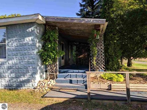 593 N Baldwin, Owosso, MI 48867 photo 8