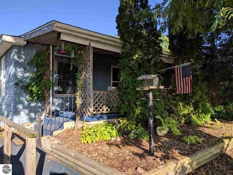 593 N Baldwin, Owosso, MI 48867 photo 10