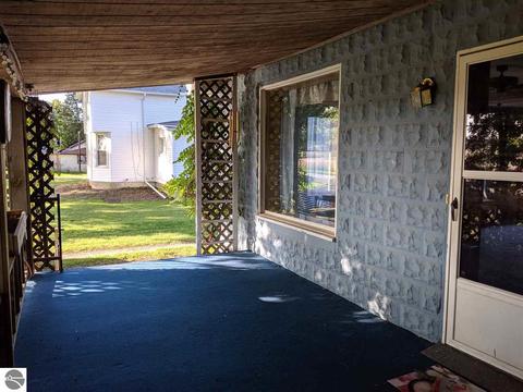 593 N Baldwin, Owosso, MI 48867 photo 7