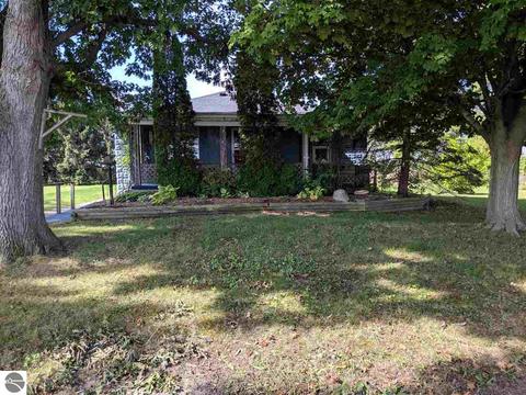 593 N Baldwin, Owosso, MI 48867 photo 1