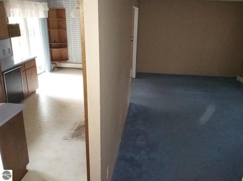 8810 S Circle E, Farwell, MI 48622 photo 7
