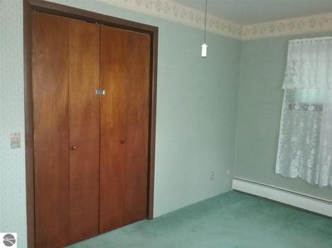 8810 S Circle E, Farwell, MI 48622 photo 17