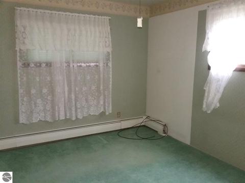 8810 S Circle E, Farwell, MI 48622 photo 16