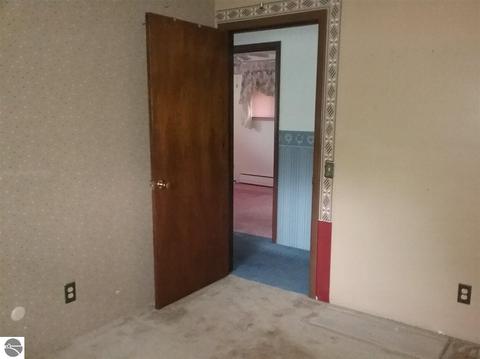8810 S Circle E, Farwell, MI 48622 photo 13