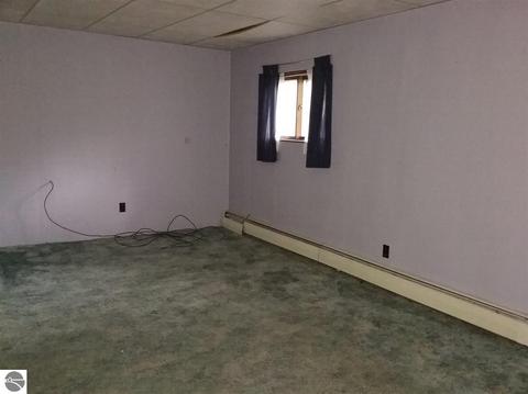 8810 S Circle E, Farwell, MI 48622 photo 22