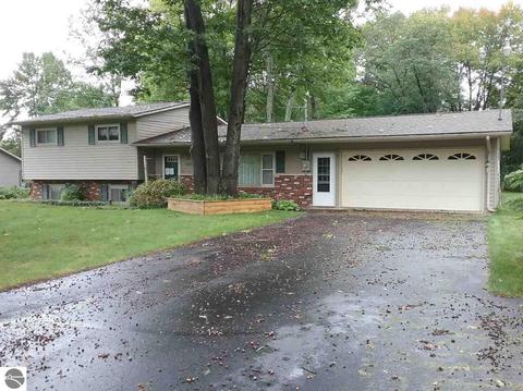 8810 S Circle E, Farwell, MI 48622 photo 1