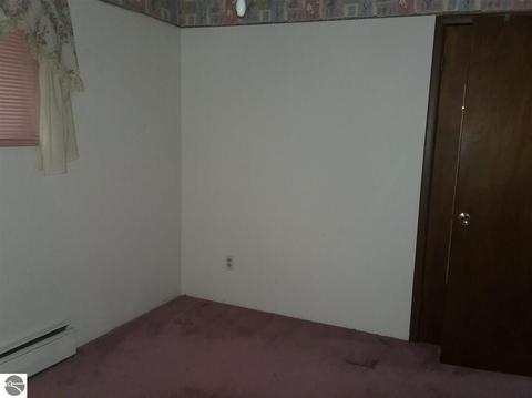 8810 S Circle E, Farwell, MI 48622 photo 15