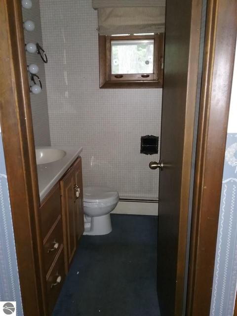 8810 S Circle E, Farwell, MI 48622 photo 10