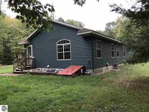 6820 E Pierce Rd, Harrison, MI 48625 photo 3