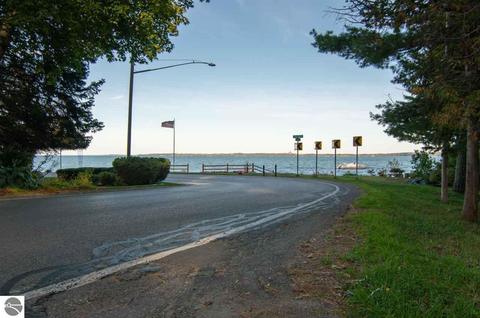 2017 Eighth, Traverse City, MI 49686 photo 4