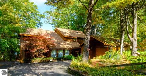 9932 Edgewood Ave Traverse City Mi 49685 48 Photos Mls