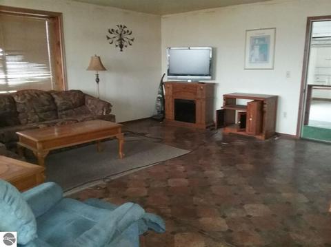 8703 E Pleasant Valley Rd, Shepherd, MI 48883 photo 3