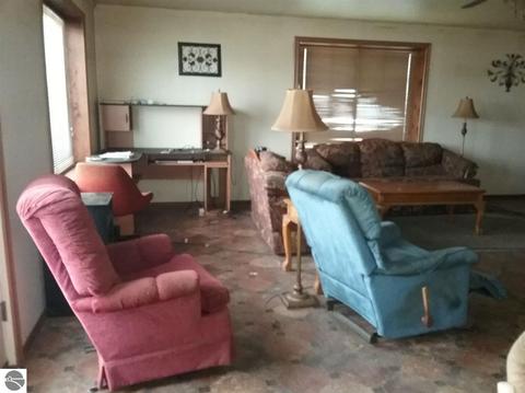 8703 E Pleasant Valley Rd, Shepherd, MI 48883 photo 4