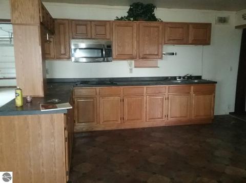 8703 E Pleasant Valley Rd, Shepherd, MI 48883 photo 5