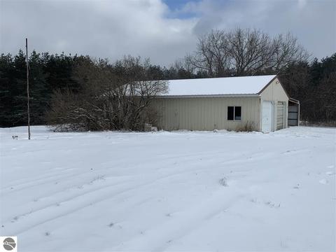 7497 E 16 Rd, Manton, MI 49663 photo 4