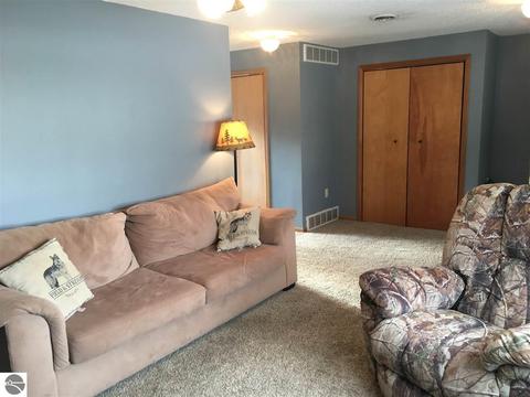 331 W Main St, Sterling, MI 48659 photo 4