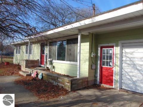 319 E Barber St, Ithaca, MI 48847 photo 3