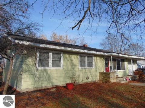 319 E Barber St, Ithaca, MI 48847 photo 4