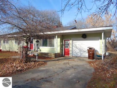 319 E Barber St, Ithaca, MI 48847 photo 2
