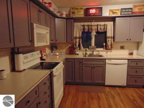 319 E Barber St, Ithaca, MI 48847 photo 8