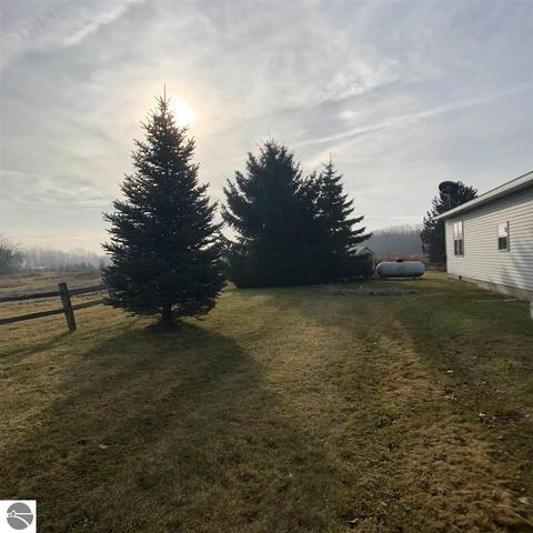 1340 E Walton, Shepherd, MI 48883 photo 3