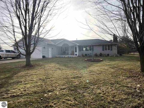 1340 E Walton, Shepherd, MI 48883 photo 2