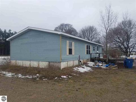 807 Bendon Rd, Interlochen, MI 49643 photo 2